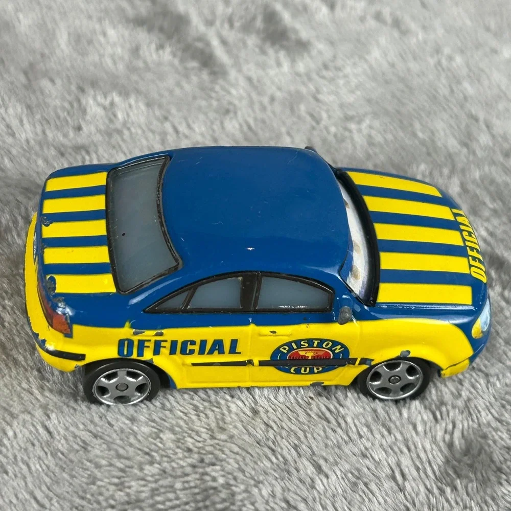 Disney Pixar Cars Piston Cup Official Truck and Sedan Diecast Lot Blue Yellow